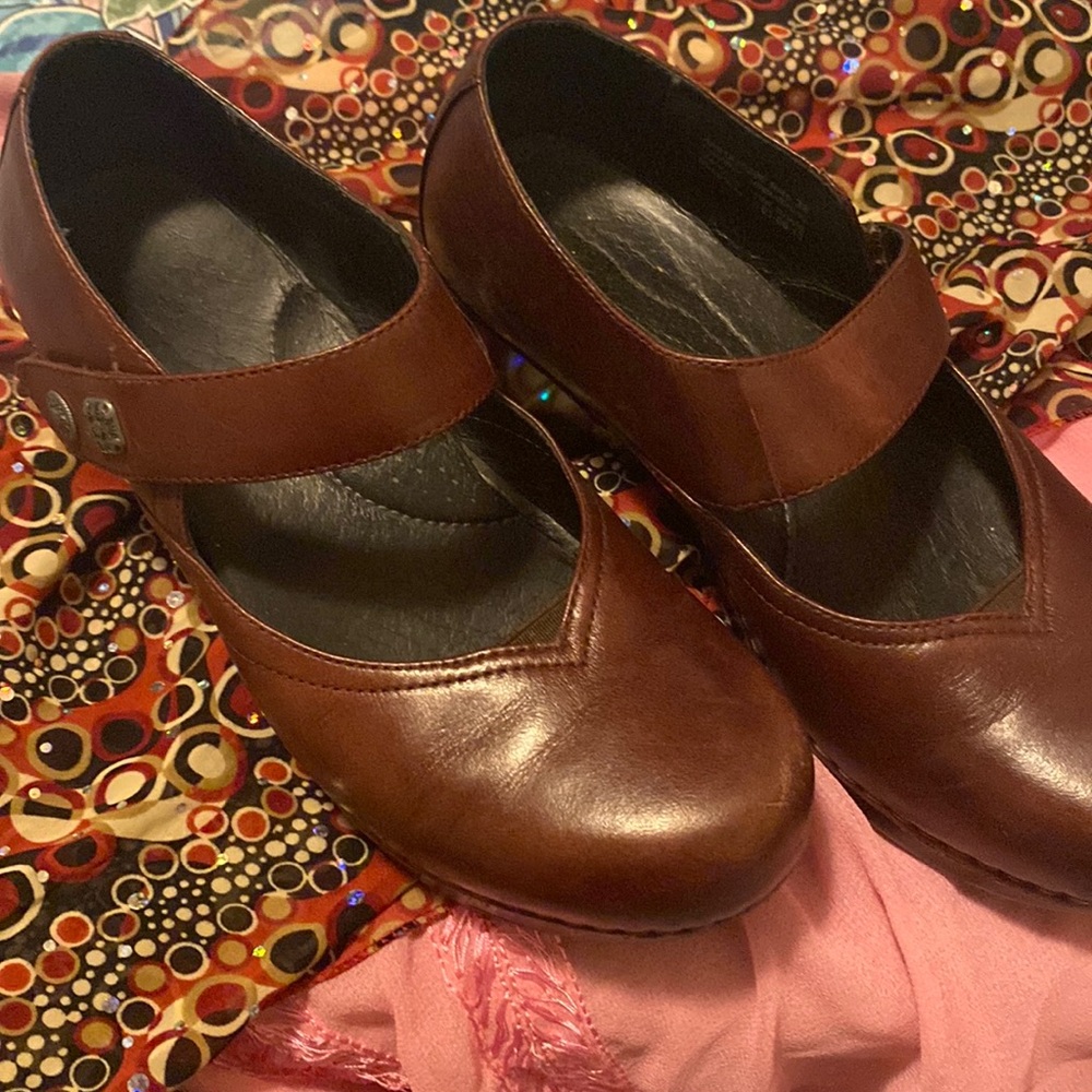 Dansko maryjane burgundy. Size 8
